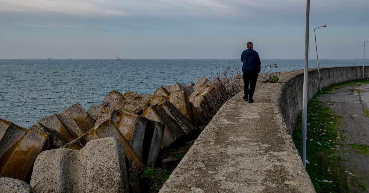 découvrez les traits et comportements d'un homme immature, et comment reconnaître cette immaturité dans les relations personnelles et professionnelles.