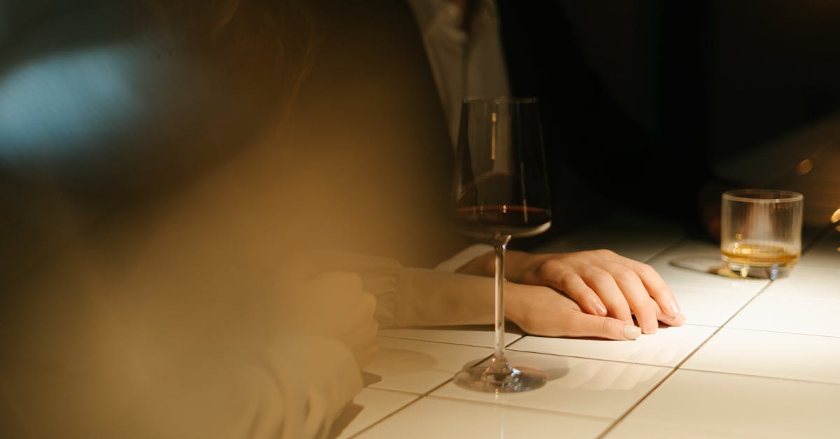 découvrez les clés de la séduction : conseils, techniques et astuces pour charmer et créer des connexions authentiques.