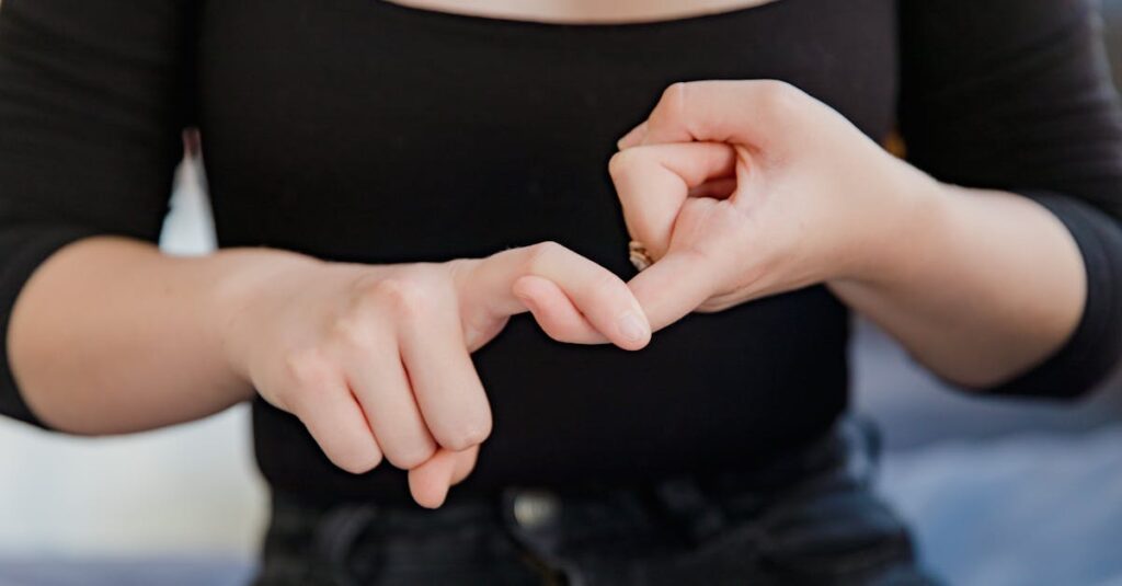 découvrez comment le langage corporel influence la communication et apprenez à interpréter les gestes pour mieux comprendre les émotions et intentions des autres.