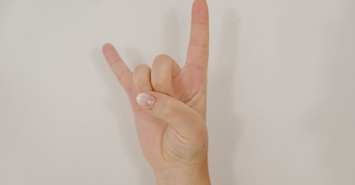 découvrez l'art du langage corporel pour mieux comprendre les émotions et intentions derrière les gestes et postures.