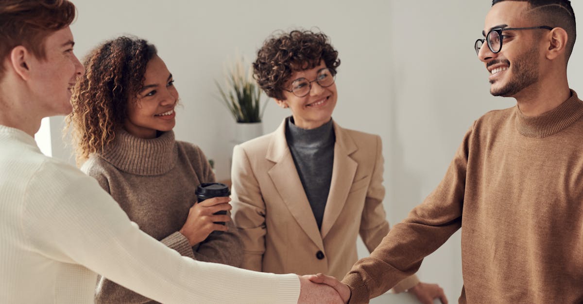 découvrez l'importance du contact visuel dans la communication pour renforcer les relations et transmettre confiance et sincérité.