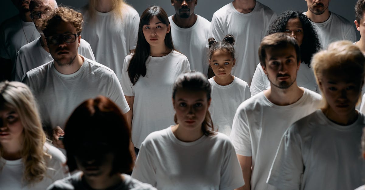 découvrez les différences entre les genres, leurs impacts sociaux, psychologiques et culturels, pour mieux comprendre la diversité et favoriser l'inclusion.