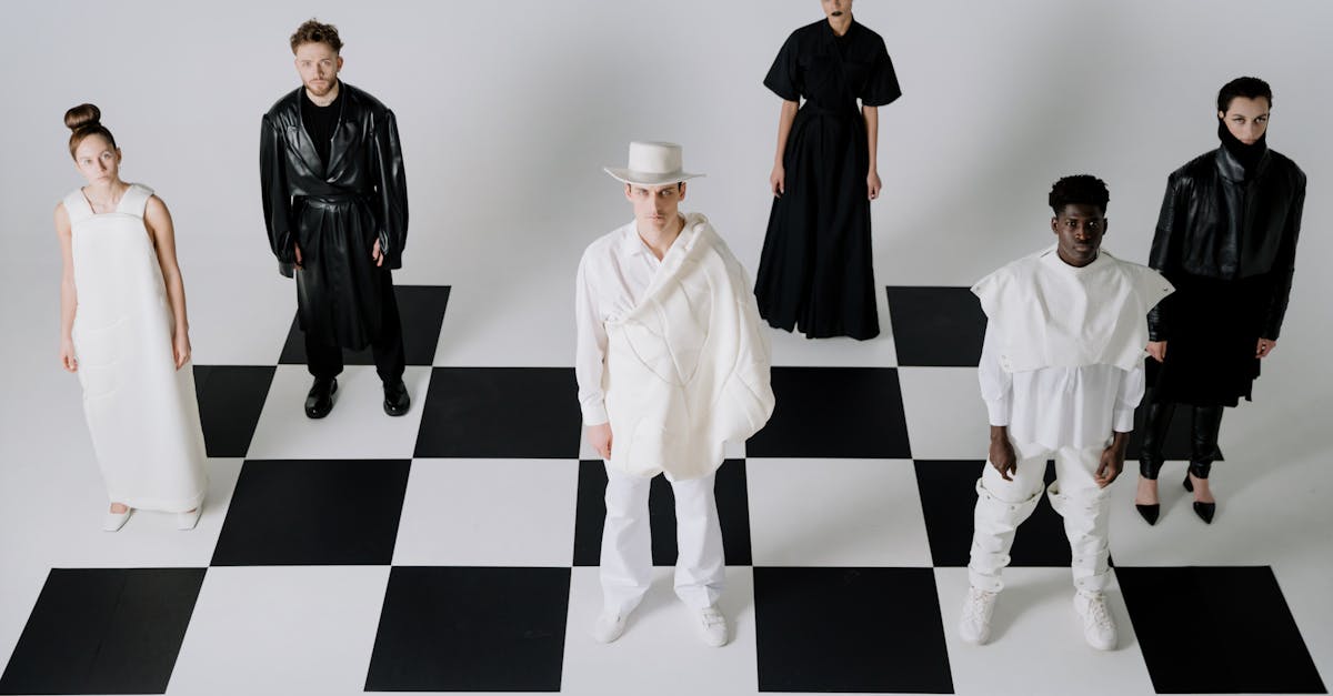 découvrez les différences entre les genres, leurs impacts sociaux, psychologiques et biologiques, pour mieux comprendre la diversité humaine.