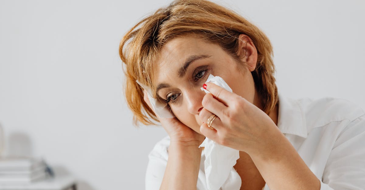 découvrez les émotions profondes liées au chagrin d'amour et comment surmonter la douleur du cœur brisé.