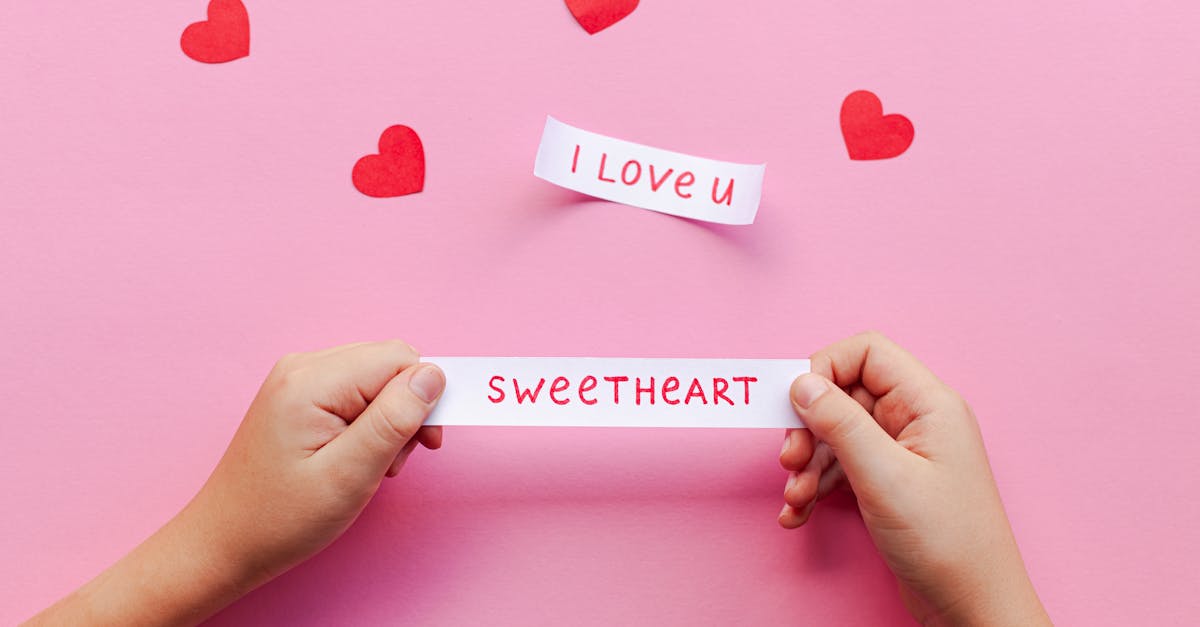 découvrez comment gérer le fait d'aimer quelqu'un trop fort tout en préservant votre équilibre émotionnel et votre bien-être.