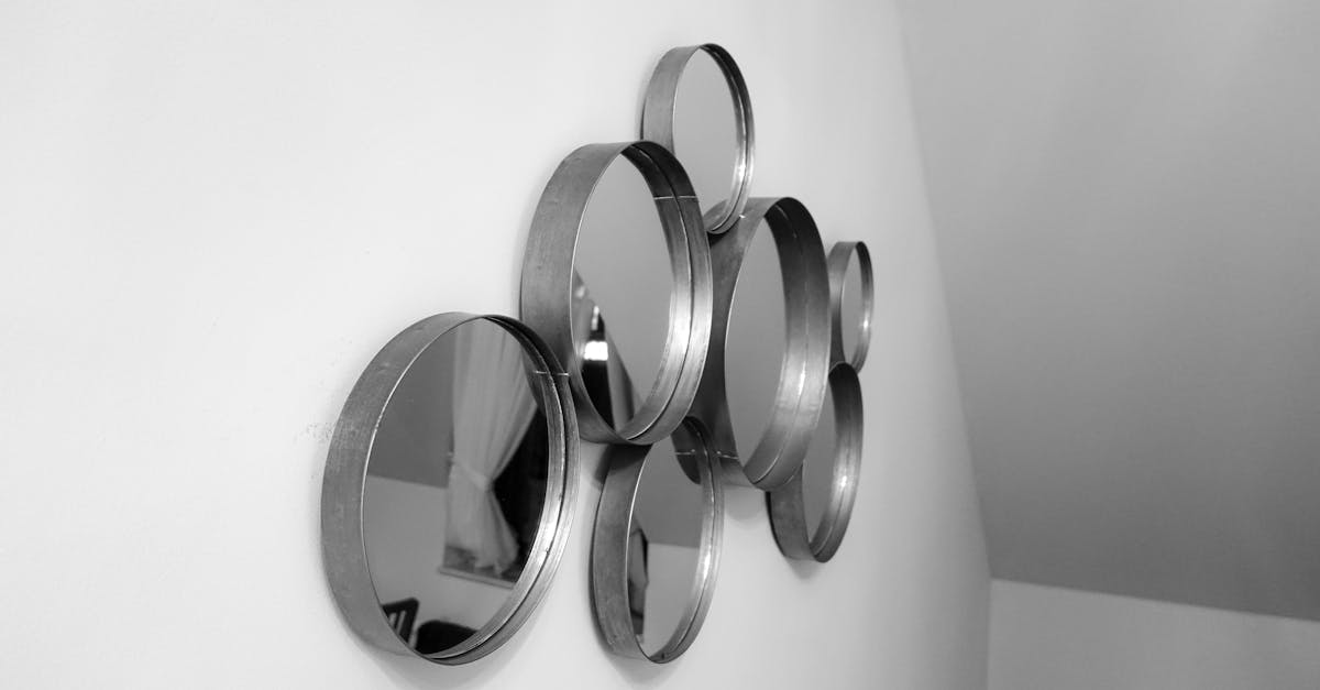 découvrez le mirroring, une technique efficace pour refléter l'écran de votre appareil sur un autre dispositif et faciliter le partage de contenu.