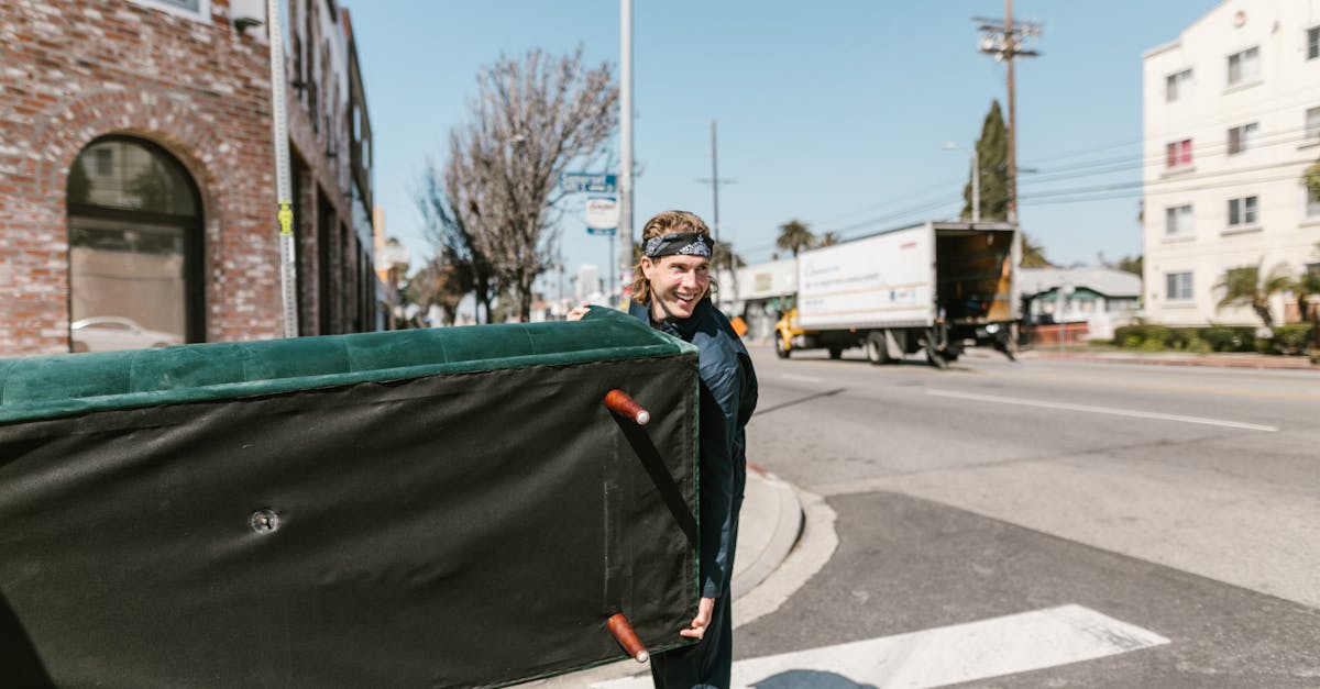 découvrez comment tourner la page et avancer avec confiance dans votre vie grâce à nos conseils inspirants sur le thème du 'moving on'.