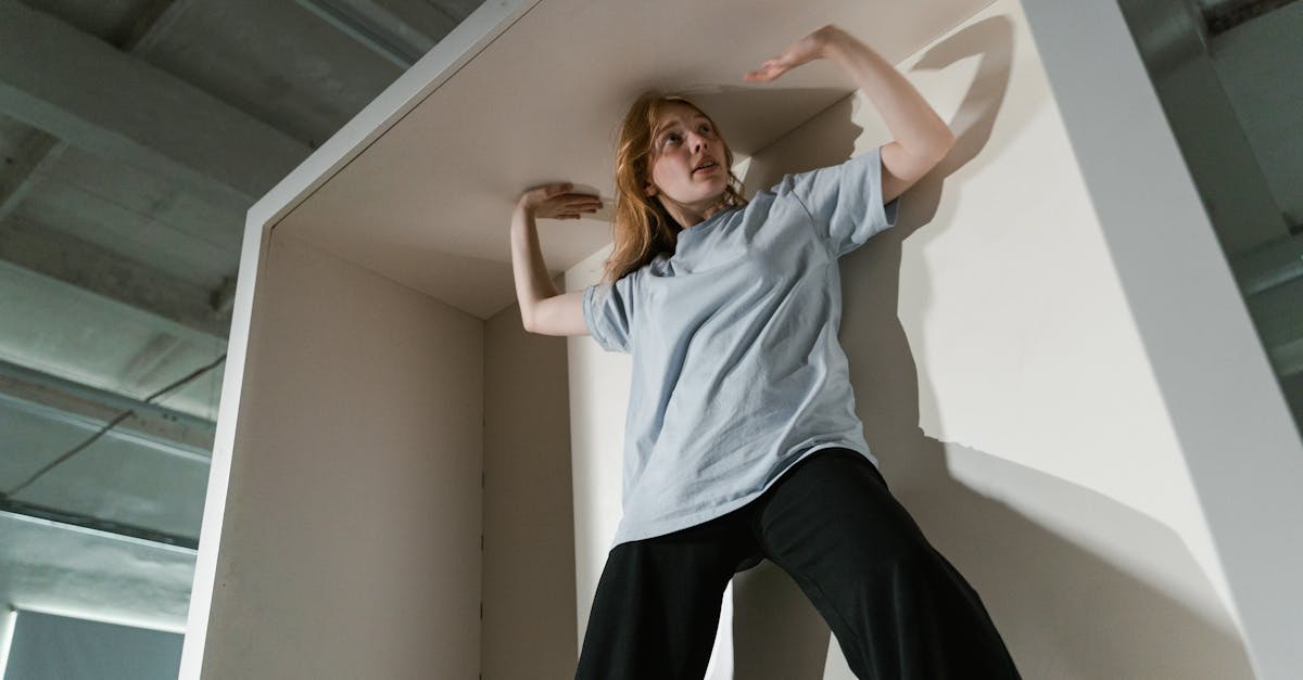 découvrez les traits et comportements d'un homme indécis, et comment mieux comprendre ses hésitations dans la vie quotidienne et les relations.