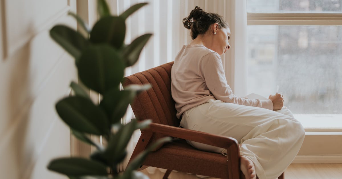 découvrez comment mieux comprendre et gérer la vie quotidienne avec une personne autoritaire, en explorant des stratégies pour préserver votre bien-être et instaurer une communication efficace.