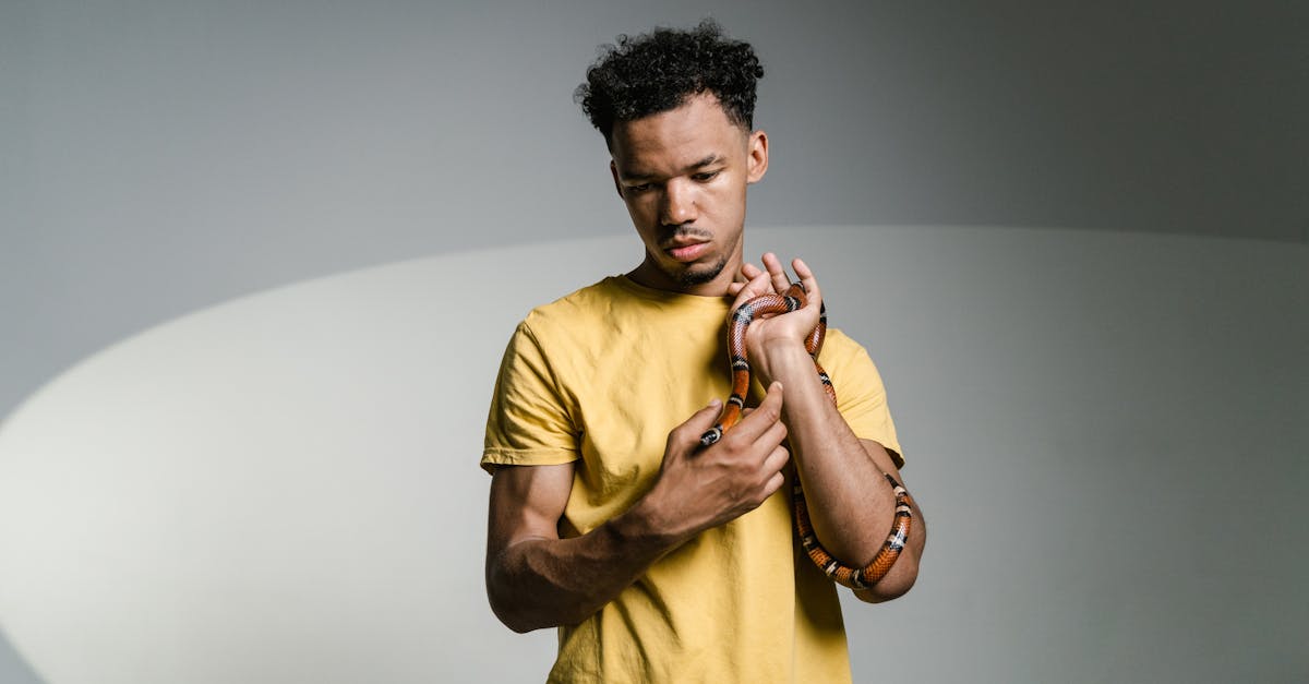 découvrez comment surmonter la peur d'aimer et ouvrir votre cœur à des relations épanouissantes grâce à des conseils pratiques et bienveillants.