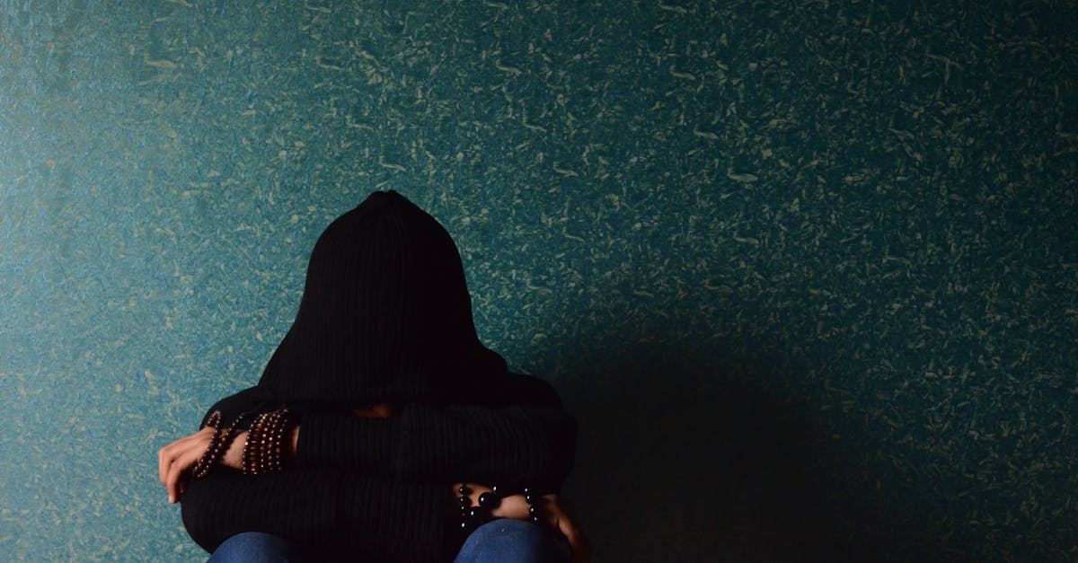 découvrez comment surmonter les traumatismes des relations passées pour retrouver confiance, paix intérieure et construire des relations saines et épanouissantes.