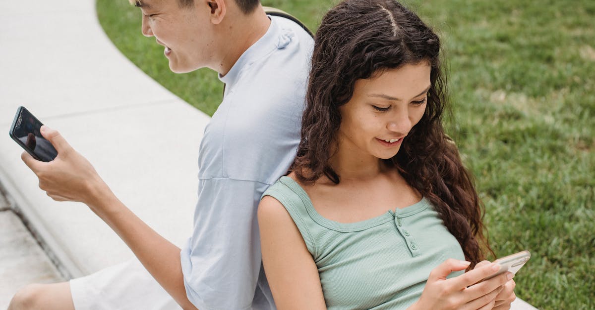 découvrez comment aider votre partenaire à surmonter sa dépendance au téléphone et améliorer votre relation grâce à des conseils pratiques et bienveillants.