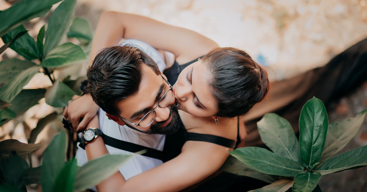 découvrez tout ce qu'il faut savoir sur le sexting : conseils, précautions et bonnes pratiques pour communiquer en toute sécurité et respect.