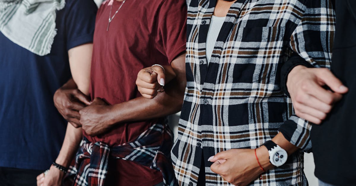 découvrez l'importance de la solidarité : un lien essentiel pour soutenir, unir et bâtir ensemble une communauté plus forte et solidaire.